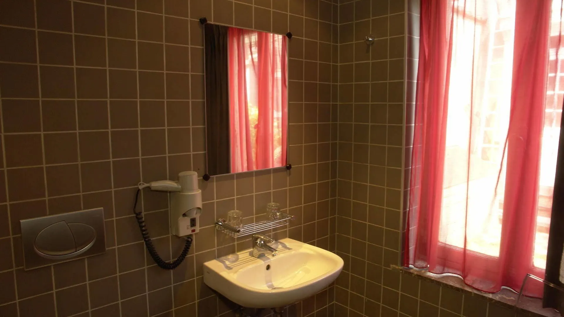 Monty Small Design Hotel 월뤼브생랑베르